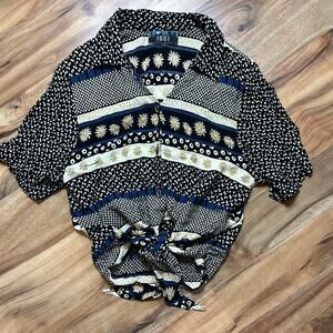 Vintage 90’s Tie- Front, Button-Down Tshirt size medium